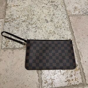 AUTHENTIC louis vuitton neverfull pouchette